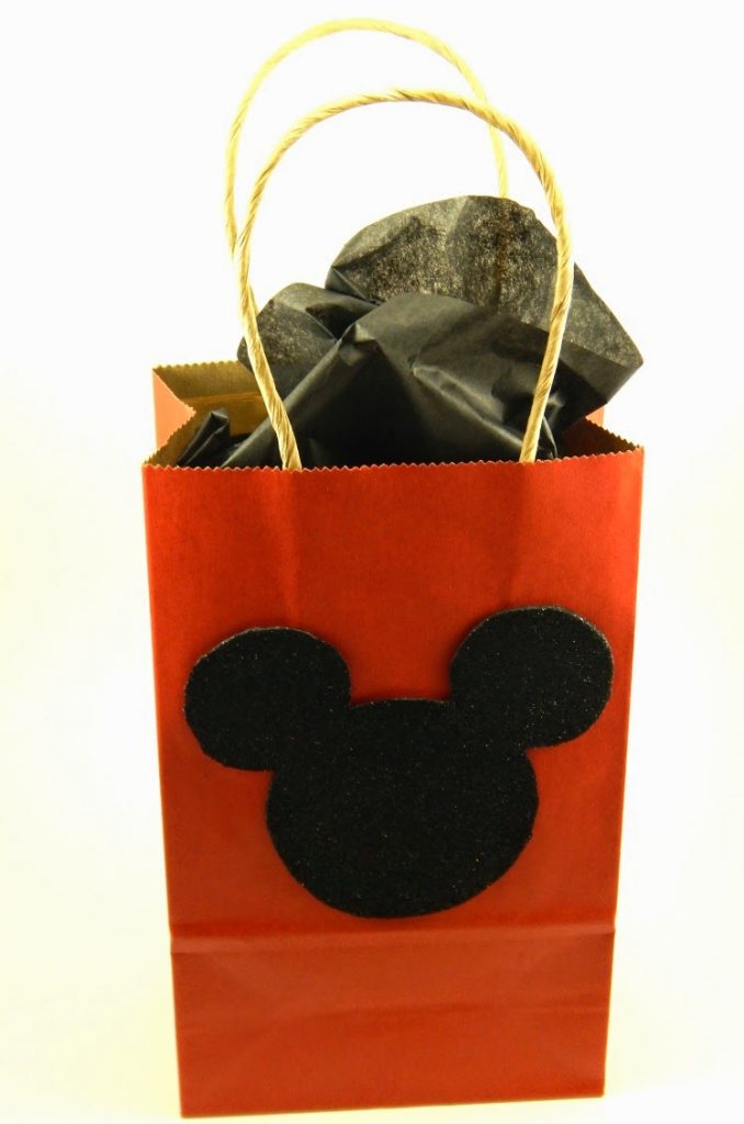 Diy Mickey And Minnie Mouse Gift Bags This Ole Mom If Your Making A Minnie Mouse Bag Follow The Same Step For Mickey Head Then Using Red Foam Make S Bow Draw Cut It Out And Stick
