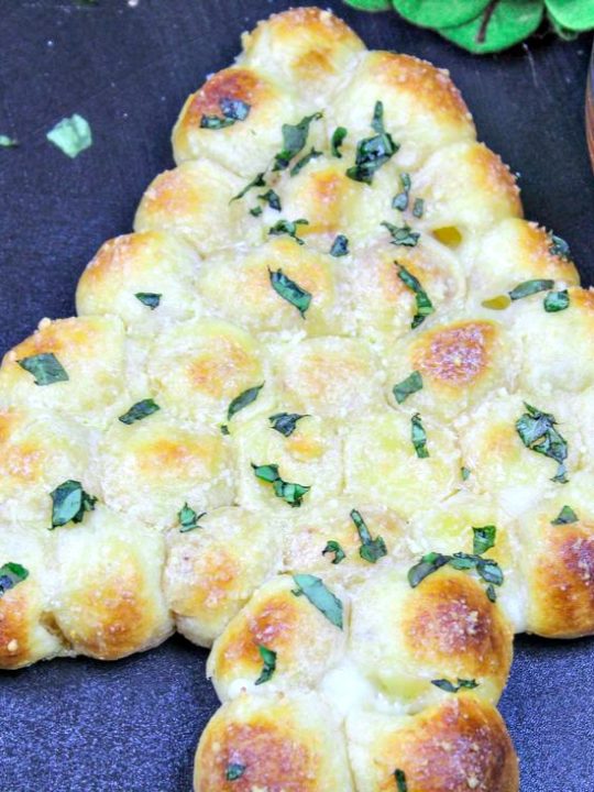 Pull-Apart Crescent Roll Christmas Tree - Belly Full