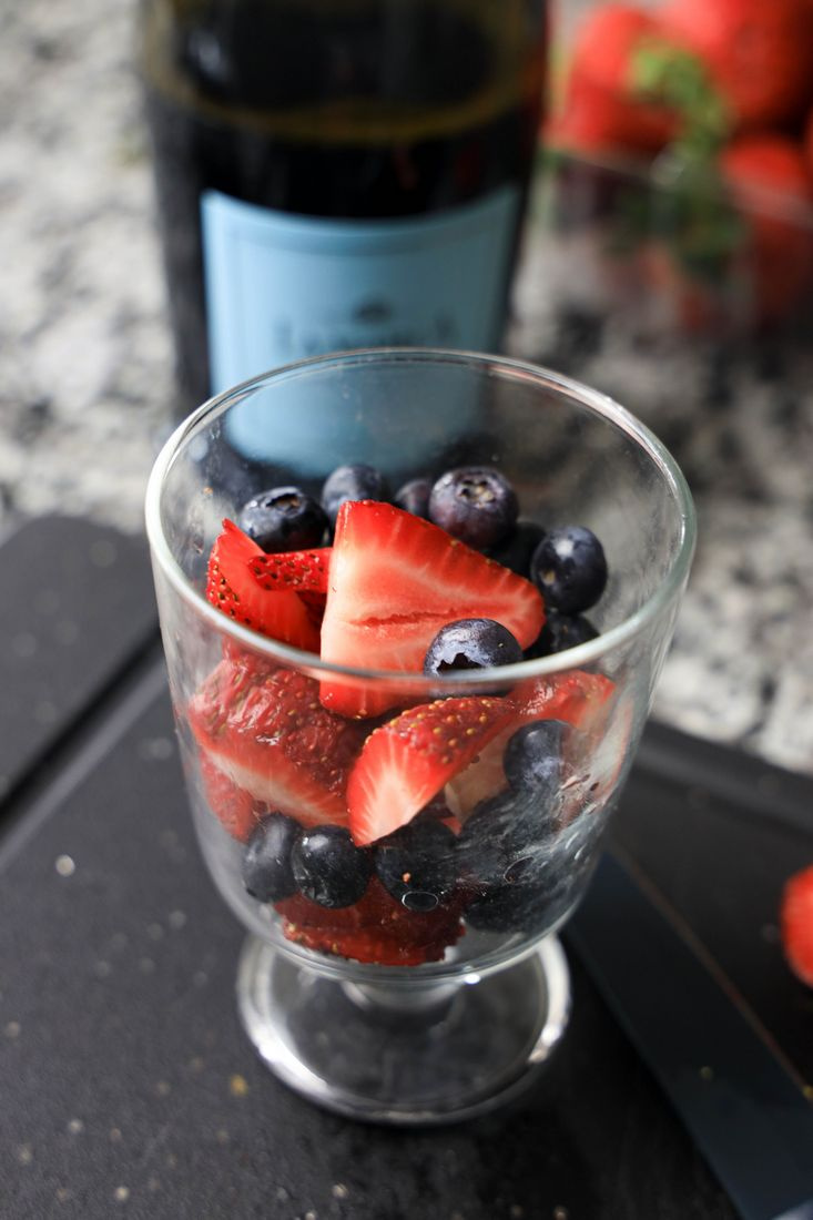 Prosecco Berry Sparkling Party Drink - This Ole Mom