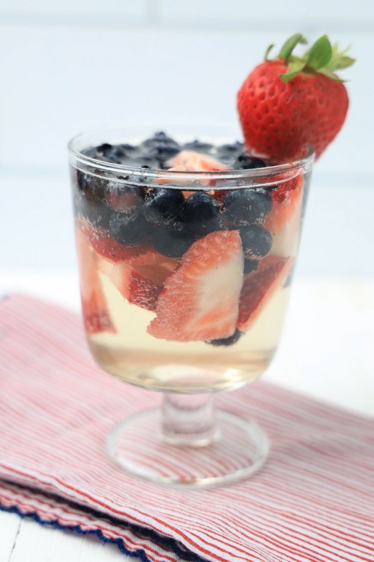 Prosecco Berry Sparkling Party Drink - This Ole Mom